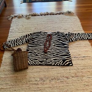 Size L or extra L Sz3 joan Vass top,perfect for wearing NOW .